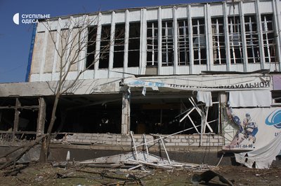 Вибиті вікна, пошкоджено фасад та трибуни: який вигляд має Палац спорту в Одесі після атаки РФ Вибиті вікна, пошкоджено фасад та трибуни: який вигляд має Палац спорту в Одесі після атаки РФ