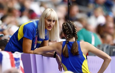 Ярослава Магучіх разом з тренеркою Тетяною Степановою на Олімпіаді-2024 Ярослава Магучіх разом з тренеркою Тетяною Степановою на Олімпіаді-2024