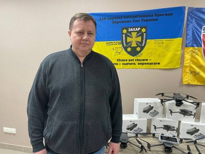 "Їм потрібні такі літуни": квадрокоптери подарували бійцям 116-ї ОМБ аграрники Сумщини "Їм потрібні такі літуни": квадрокоптери подарували бійцям 116-ї ОМБ аграрники Сумщини