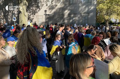 Понад місяць одесити просять скасувати мільйонні тендери та передати гроші на ЗСУ Понад місяць одесити просять скасувати мільйонні тендери та передати гроші на ЗСУ