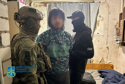 Приховано знімали переміщення військових ешелонів: на Дніпропетровщині викрито двох імовірних інформаторів спецслужб РФ Приховано знімали переміщення військових ешелонів: на Дніпропетровщині викрито двох імовірних інформаторів спецслужб РФ