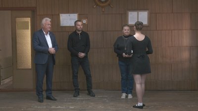 Вінницький ансамбль "Барвінок" передав гроші на допомогу армії та травмованим від обстрілів Вінницький ансамбль "Барвінок" передав гроші на допомогу армії та травмованим від обстрілів