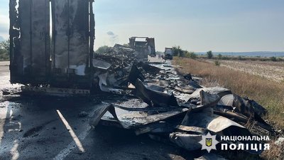 На Одещині через ДТП загорілися дві вантажівки, є травмований На Одещині через ДТП загорілися дві вантажівки, є травмований