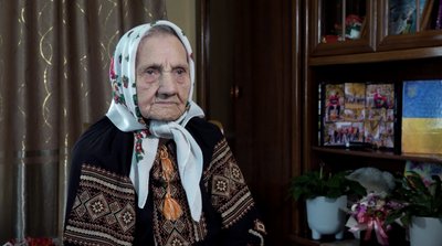 100-річна бабуся 100-річна бабуся