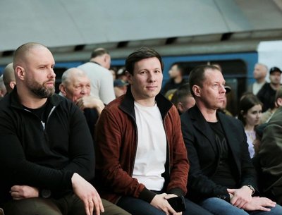 Олег Синєгубов, Олексій Красов, Євген Іванов у метро Харкова Олег Синєгубов, Олексій Красов, Євген Іванов у метро Харкова