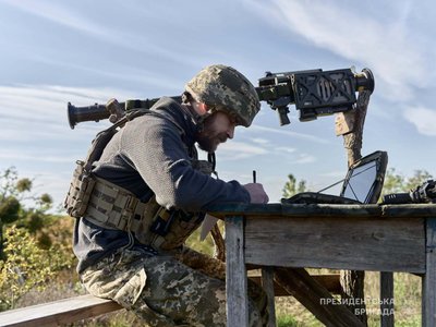 Військові Президентської бригади долучилися до Радіодиктанту національної єдності 2026 року Військові Президентської бригади долучилися до Радіодиктанту національної єдності 2026 року