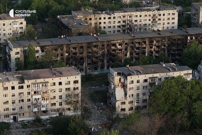 Зруйновані квартали багатоповерхівок в одному з районів Покровська, Донеччина, серпень 2025 року. Російські військові щодня продовжують знищувати місто. Покровськ обстрілюють з артилерії та скидають на нього авіаційні бомби Зруйновані квартали багатоповерхівок в одному з районів Покровська, Донеччина, серпень 2025 року. Російські військові щодня продовжують знищувати місто. Покровськ обстрілюють з артилерії та скидають на нього авіаційні бомби