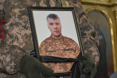 У Луцькій громаді попрощалися з загиблим на Запоріжжі бійцем Олександром Пікусем У Луцькій громаді попрощалися з загиблим на Запоріжжі бійцем Олександром Пікусем