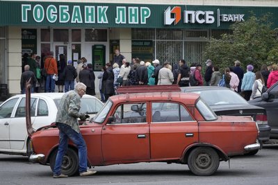 «Люди навіть не знали, що відбулися вибори»: як на окупованій Луганщині голосували до Держдуми РФ та з чим залишилися «Люди навіть не знали, що відбулися вибори»: як на окупованій Луганщині голосували до Держдуми РФ та з чим залишилися