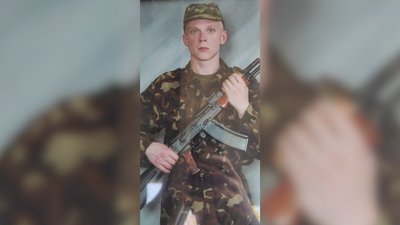 На Чернігівщині попрощалися з чотирма військовими ЗСУ, які загинули на фронті На Чернігівщині попрощалися з чотирма військовими ЗСУ, які загинули на фронті