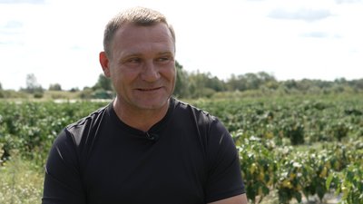 Японські, тайські та італійські: ветеран із Чернігівщини вирощує 20 сортів кавунів