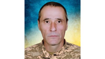 Шістьох бійців з Чернігівщини провели в останню путь Шістьох бійців з Чернігівщини провели в останню путь