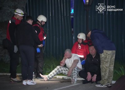 В Одесі внаслідок нічної атаки РФ загинули троє людей, серед них дитина В Одесі внаслідок нічної атаки РФ загинули троє людей, серед них дитина