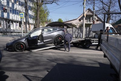 "Все наскрізь пробито". Через атаку по житловому кварталу Дніпра є загиблий та поранені: що кажуть очевидці "Все наскрізь пробито". Через атаку по житловому кварталу Дніпра є загиблий та поранені: що кажуть очевидці
