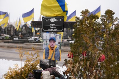 Могила загиблого волонтера Євгена Саніна Могила загиблого волонтера Євгена Саніна