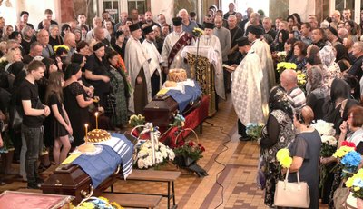 Полягли на Харківщині і Донеччині: у Луцьку попрощалися з Владиславом Кузьміним і Антоном Токарчуком Полягли на Харківщині і Донеччині: у Луцьку попрощалися з Владиславом Кузьміним і Антоном Токарчуком