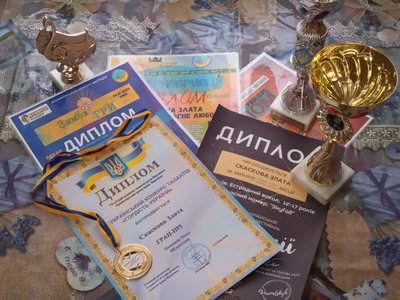 Школярка з Житомирщини Злата Скаскова за рік здобула п'ять гран-прі і 40 дипломів різних пісенних конкурсів Школярка з Житомирщини Злата Скаскова за рік здобула п'ять гран-прі і 40 дипломів різних пісенних конкурсів