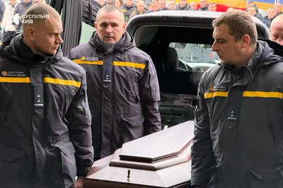 "У ДСНС йшов як на свято": у Києві попрощалися з рятувальником Зібровим, який помер після повторної атаки "шахеда" "У ДСНС йшов як на свято": у Києві попрощалися з рятувальником Зібровим, який помер після повторної атаки "шахеда"