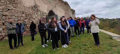 Екскурсія, прибирання у замку, Тернопільщина Екскурсія, прибирання у замку, Тернопільщина