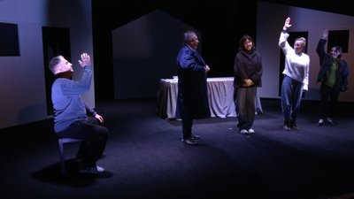 «Брідські явища»: у Хмельницькому театрі імені Старицького готують прем'єру трагікомедії про втрату та пам'ять «Брідські явища»: у Хмельницькому театрі імені Старицького готують прем'єру трагікомедії про втрату та пам'ять