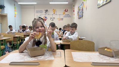 Діти 1 вересня у Харкові в новій підземній школі Діти 1 вересня у Харкові в новій підземній школі
