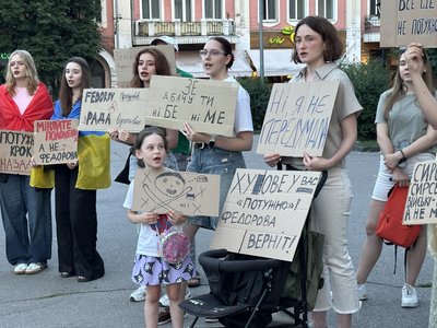 У Полтаві п'ятий день тривають мітинги проти звільнення Михайла Федорова У Полтаві п'ятий день тривають мітинги проти звільнення Михайла Федорова
