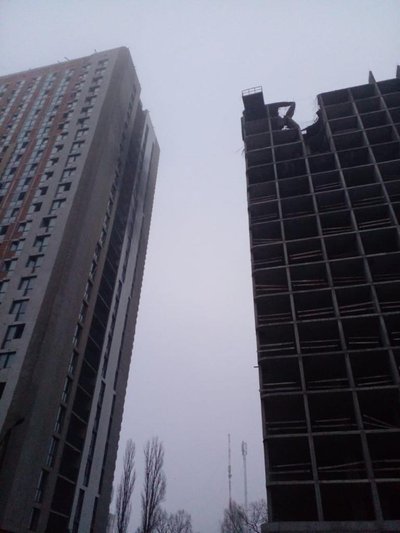 Уламки ракет пошкодили недобудований ЖК "Urban park" у Києві Уламки ракет пошкодили недобудований ЖК "Urban park" у Києві