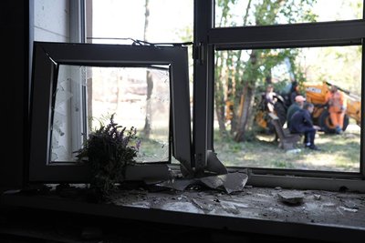 Дев'ять загиблих та потрощені будинки. Фоторепортаж з місця удару РФ по Дніпру