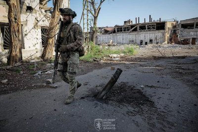 Фронт на Донбасі. Зміни на полі бою у січні: битва за висоти, дороги та удари в тил ЗСУ |
"Шо на фронті?" Фронт на Донбасі. Зміни на полі бою у січні: битва за висоти, дороги та удари в тил ЗСУ |
"Шо на фронті?"