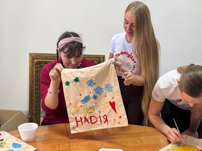 11 людей з інвалідністю взяли участь у майстер-класі "Дотик доброти" в Ужгороді 11 людей з інвалідністю взяли участь у майстер-класі "Дотик доброти" в Ужгороді
