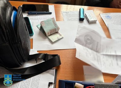 50 тис. грн за зняття арешту з банківських рахунків: в Одесі за хабарництво затримали держвиконавця 50 тис. грн за зняття арешту з банківських рахунків: в Одесі за хабарництво затримали держвиконавця