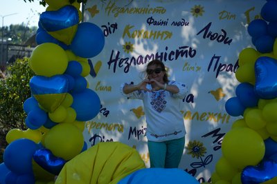 Варили дві тисячі літрів борщу, щоб допомогти ЗСУ: в Черкасах встановили рекорд України Варили дві тисячі літрів борщу, щоб допомогти ЗСУ: в Черкасах встановили рекорд України