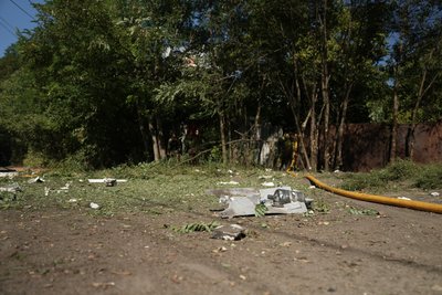 Поранений чоловік через влучання дрона у центрі Сум Поранений чоловік через влучання дрона у центрі Сум