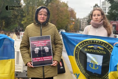 "Це наш крик душі": у Києві рідні полонених військових вийшли на акцію "Це наш крик душі": у Києві рідні полонених військових вийшли на акцію