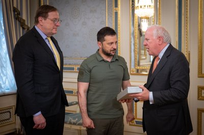 Зеленський отримав відзнаку "Громадянин світу" від Атлантичної ради Зеленський отримав відзнаку "Громадянин світу" від Атлантичної ради