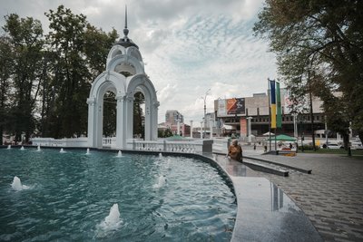 100-річна людина, Дзеркальний струмінь 100-річна людина, Дзеркальний струмінь