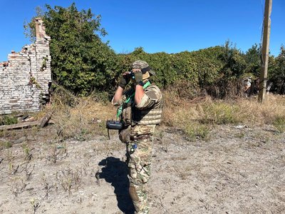 "Чим більше ми їх спалимо, тим менше полетить в нашу сторону": як працюють на прикордонні пілоти FPV-дронів "Чим більше ми їх спалимо, тим менше полетить в нашу сторону": як працюють на прикордонні пілоти FPV-дронів
