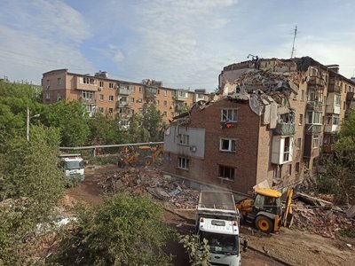 Будинок, частково зруйнований російською ракетою у Новобаварському районі Харкова, 31 травня 2024 року Будинок, частково зруйнований російською ракетою у Новобаварському районі Харкова, 31 травня 2024 року