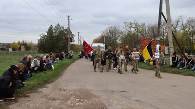 У громадах Кіровоградщини попрощалися з військовими-земляками У громадах Кіровоградщини попрощалися з військовими-земляками