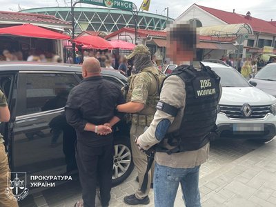 Жителя Прикарпаття підозрюють в організації незаконного переправлення чоловіків через кордон з Рівного Жителя Прикарпаття підозрюють в організації незаконного переправлення чоловіків через кордон з Рівного