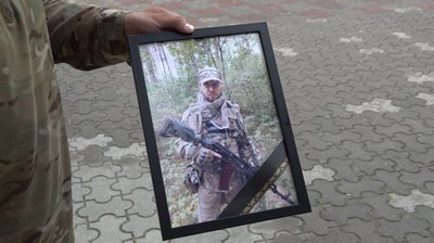 "Завжди йшов першим": у Черкасах попрощалися із загиблим захисником