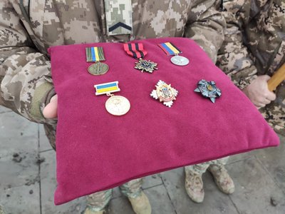 нагороди, золотий хрест нагороди, золотий хрест