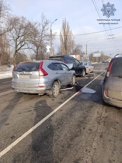 У Черкасах на вулиці Смілянській зіштовхнулися три автомобілі У Черкасах на вулиці Смілянській зіштовхнулися три автомобілі