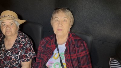 "Тут розбило все на світі". Як з Чаплиного, яке перебуває під ударами КАБами, триває евакуація місцевих жителів "Тут розбило все на світі". Як з Чаплиного, яке перебуває під ударами КАБами, триває евакуація місцевих жителів