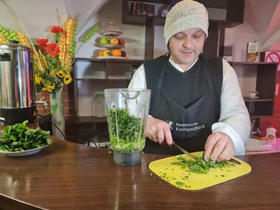 Житомирянин розробив рецепт вегетаріанського борщу із конопляною зеленню Житомирянин розробив рецепт вегетаріанського борщу із конопляною зеленню