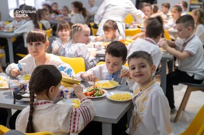 Оновлені харчоблоки Одещини: як реформа відобразилась на умовах роботи шкільних кухарів Оновлені харчоблоки Одещини: як реформа відобразилась на умовах роботи шкільних кухарів