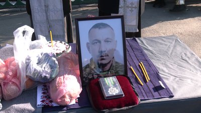 У Кропивницькому попрощалися з чотирма загиблими на війні з РФ військовими У Кропивницькому попрощалися з чотирма загиблими на війні з РФ військовими