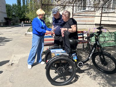 "Обстріляли наш будинок": історія родини із Донеччини, яка жила під обстрілами "Обстріляли наш будинок": історія родини із Донеччини, яка жила під обстрілами
