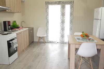 Кухня у модульному будинку в Чорногузах Чернівецької області Кухня у модульному будинку в Чорногузах Чернівецької області