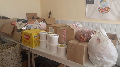 Допомога для фронту: жителі Пулинської громади щодня плетуть маскувальні сітки для ЗСУ Допомога для фронту: жителі Пулинської громади щодня плетуть маскувальні сітки для ЗСУ